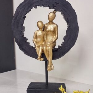 Escultura União e Afeto em Resina – Um Símbolo de Cuidado e Conexão para seu Espaço - Imagem 1