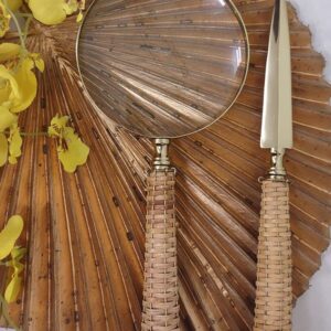 Conjunto Abridor de Cartas e Lupa Dourados com Cabo de Rattan – Funcionalidade e Estilo para seu Consultório - Imagem 1