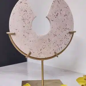 Escultura Eclipse de Mármore e Dourado – Sofisticação e Harmonia para Consultórios e Espaços Profissionais - Imagem 2