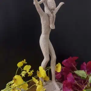 Escultura "Cuidado Elevado" - Imagem 2