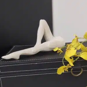 Escultura Harmonia Corporal em Resina – Elegância e Leveza para seu Ambiente - Imagem 2
